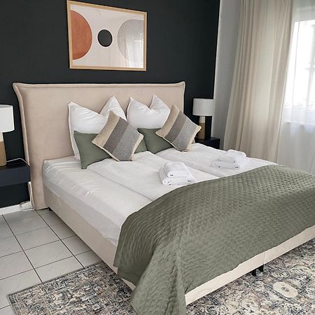 Moderne Wohnung Mit Terrasse & Parkplatz; Naehe Bwzk & Amazon Coblence Extérieur photo