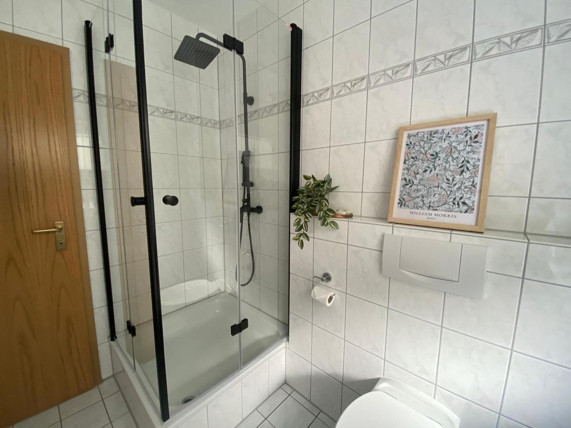 Moderne Wohnung Mit Terrasse & Parkplatz; Naehe Bwzk & Amazon Coblence Extérieur photo